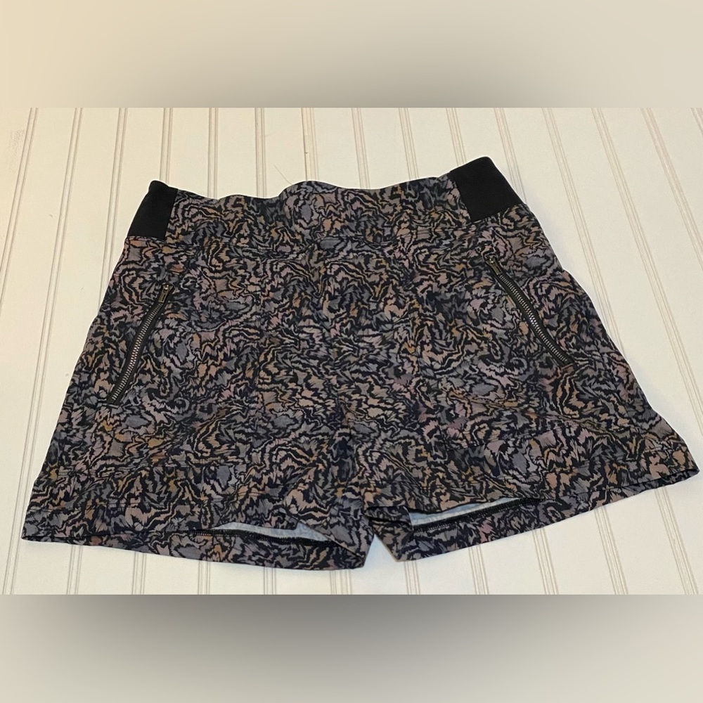 Athleta Women’s Trekkie North Multi-Print Shorts -Size 6
